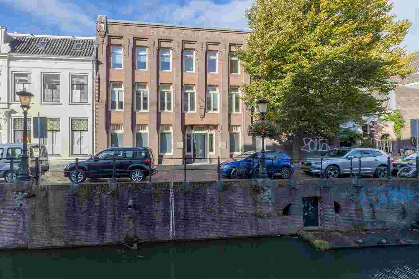 Plompetorengracht 14