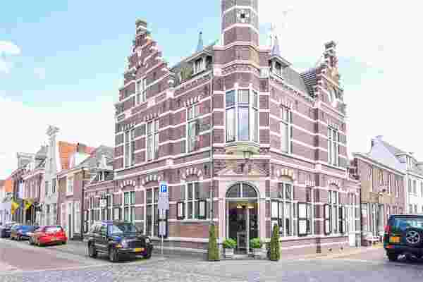 Pastoorstraat 18