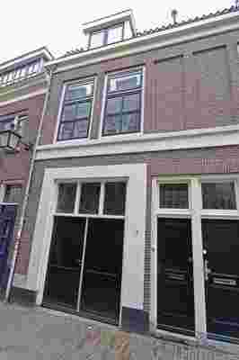 Donkerstraat 18